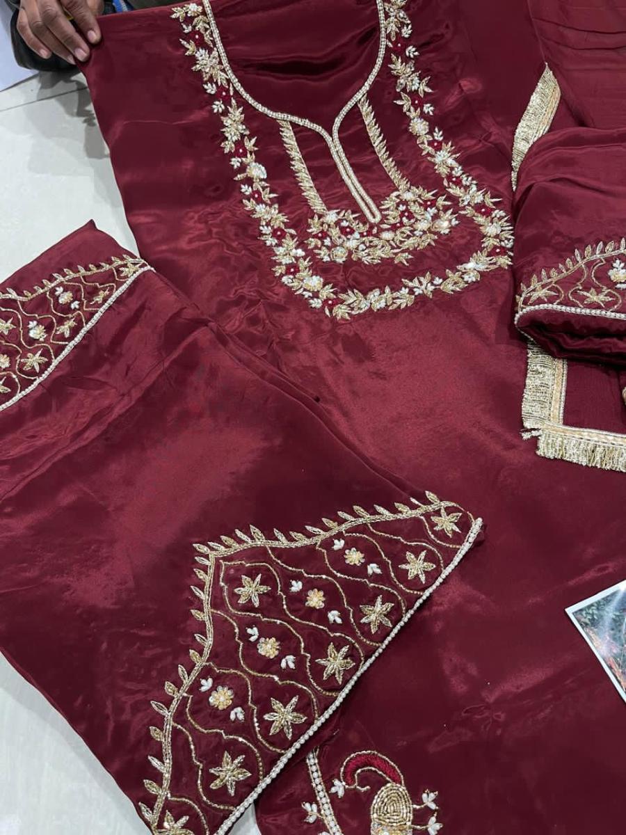 Crape partywear suit 